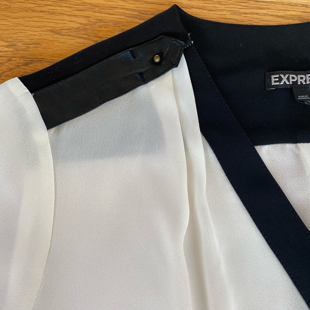 NWOT Express Long Sleeve Blouse - Picture 4 of 9